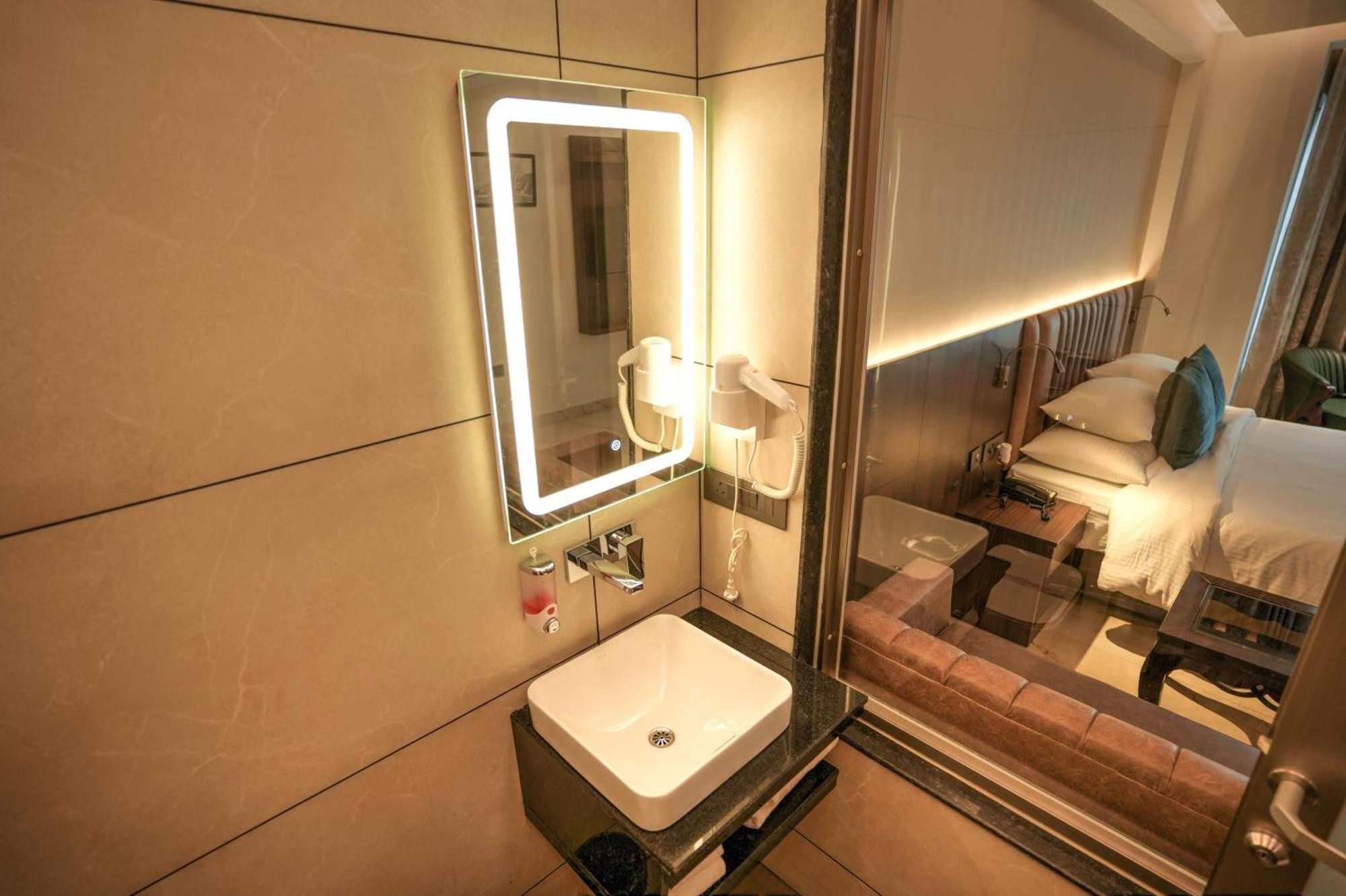 Rj Hotel - Managed By Atithi House Greater Noida Ngoại thất bức ảnh