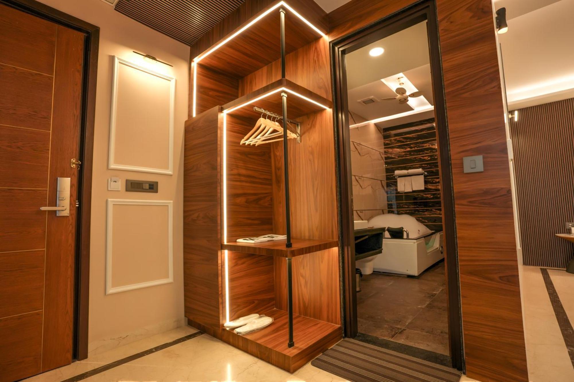 Rj Hotel - Managed By Atithi House Greater Noida Ngoại thất bức ảnh